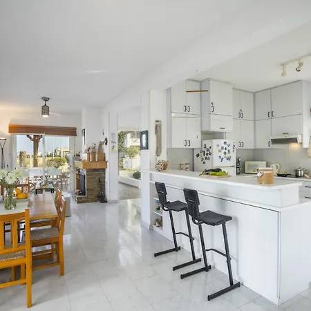 Your Beautiful Holiday With Majestic Sea Views, 1495 Villa *
