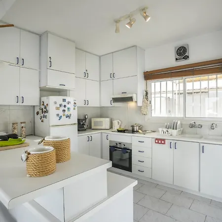 Your Beautiful Holiday With Majestic Sea Views, 1495 Вилла Протарас