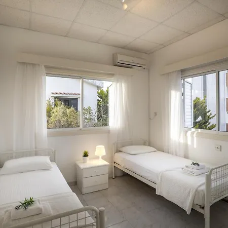 Your Beautiful Holiday With Majestic Sea Views, 1495 Villa